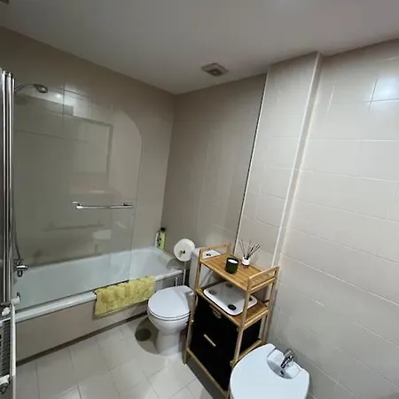 Apartment Piso 90 M2 A 2.5 Km De La Catedral.