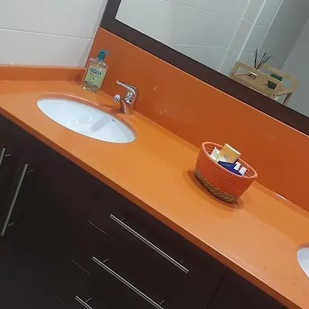 Apartment Piso 90 M2 A 2.5 Km De La Catedral. *